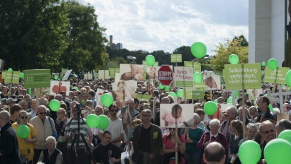 Марш против абортов и эвтаназии в Берлине собрал около 5000 человек