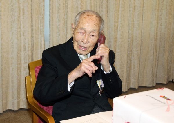 Старейший мужчина на земле скончался в Японии
