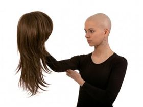 Шлем, предотвращающий выпадение волос при химиотерапии, одобрен к применению в США
