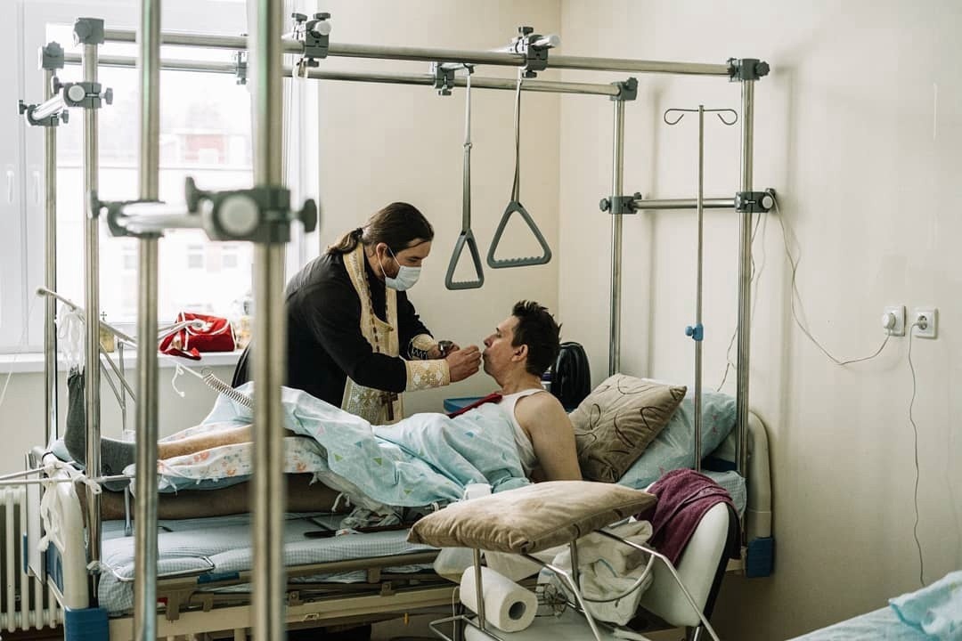 Стены больниц слышали больше искренних молитв, чем стены церквей... Стены больниц слышали больше искренних молитв, чем стены церквей...